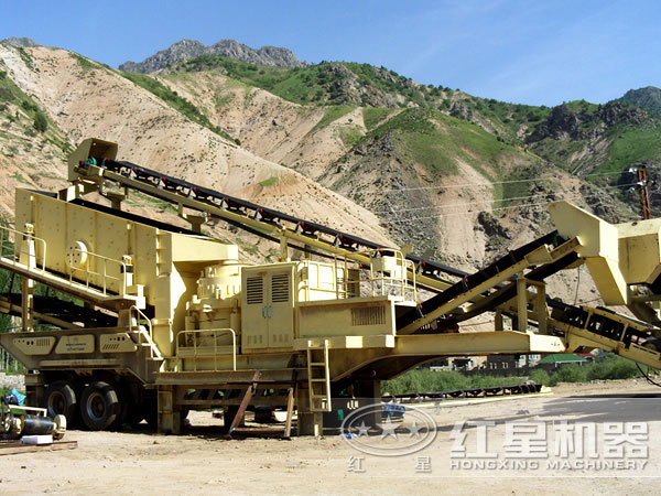 移動(dòng)式破碎站生產(chǎn)現(xiàn)場(chǎng) 移動(dòng)式破碎站生產(chǎn)現(xiàn)場(chǎng)